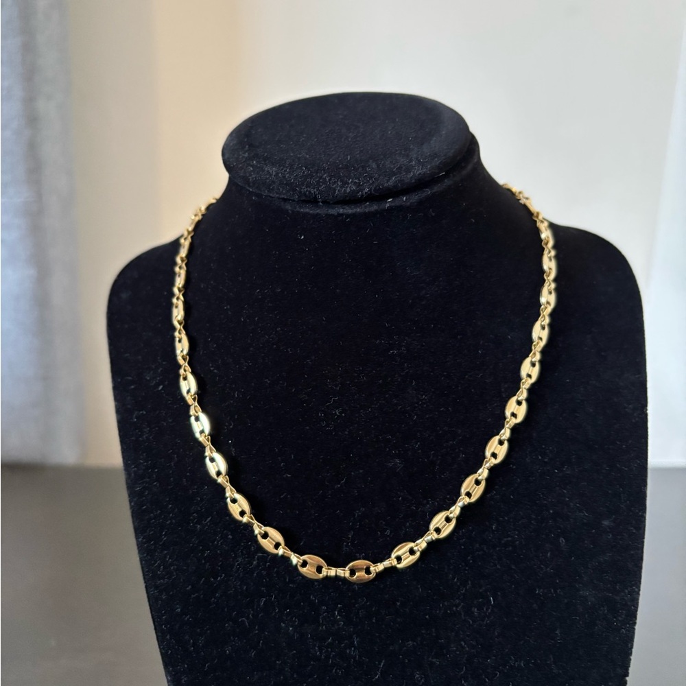 Elegant Gold Chain Necklace